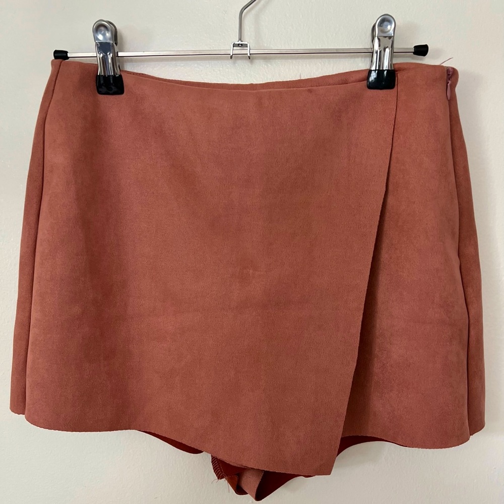 Pink suede skort